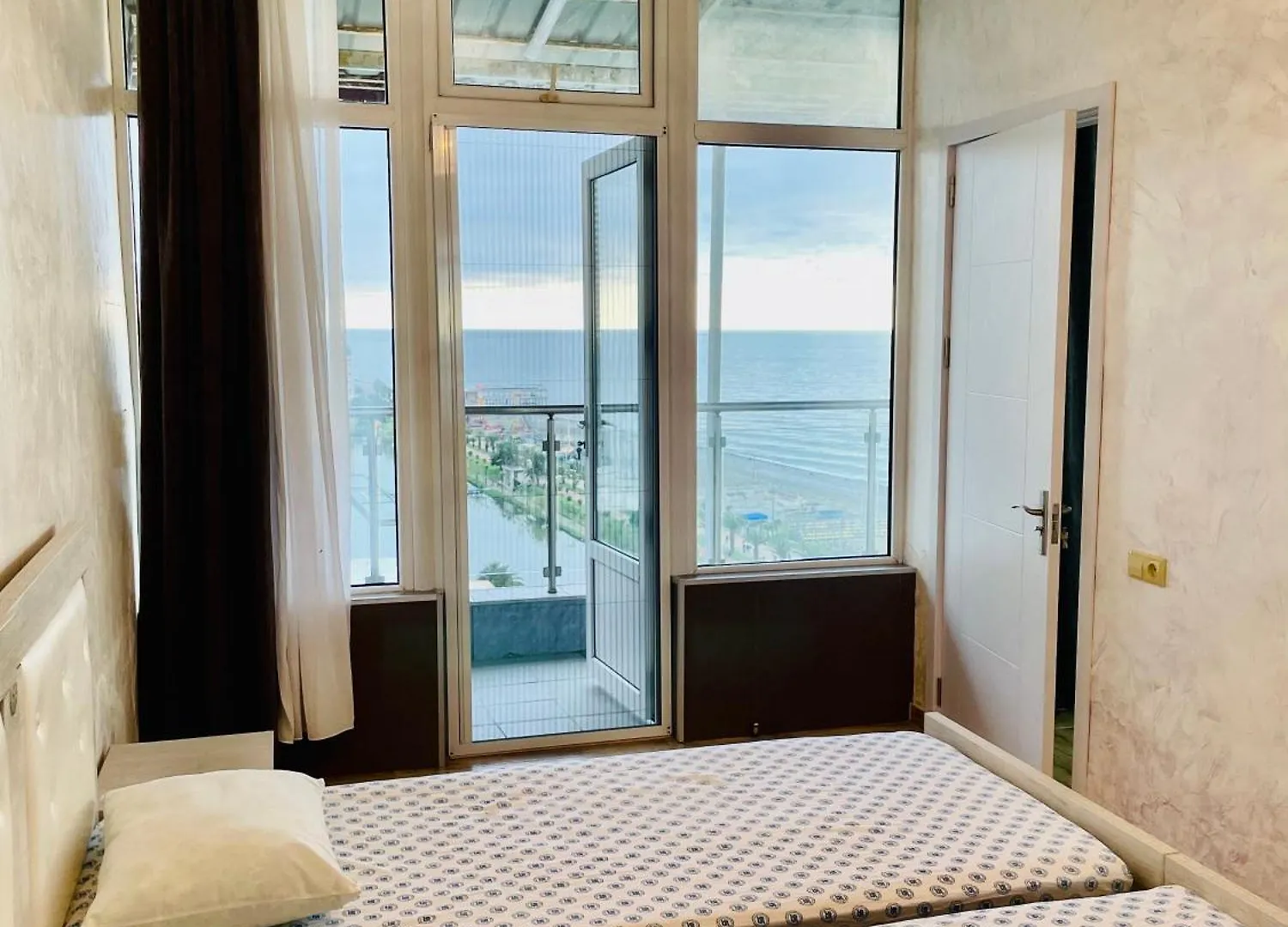 Batumi Seaside Magnoliaアパートメント 0*,