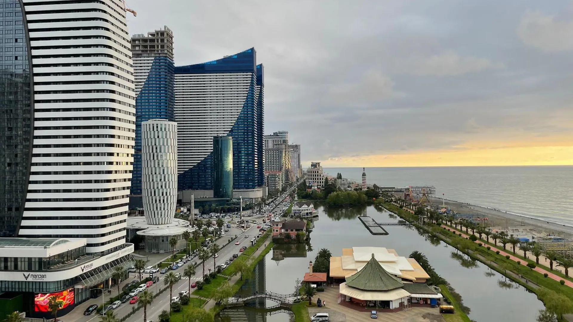 Batumi Seaside Magnoliaアパートメント 0*,